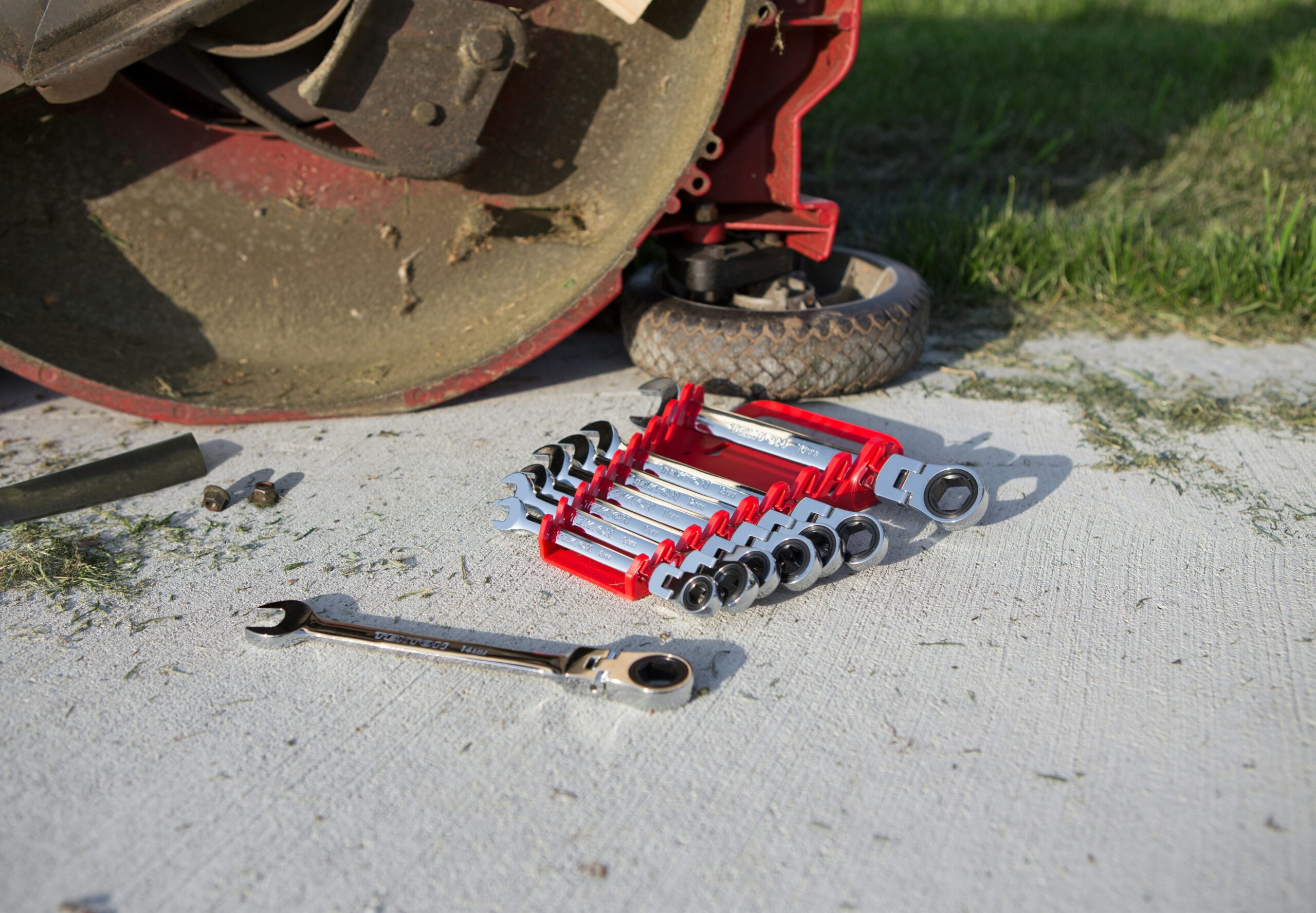 Demonstration of setting up a Munter hitch