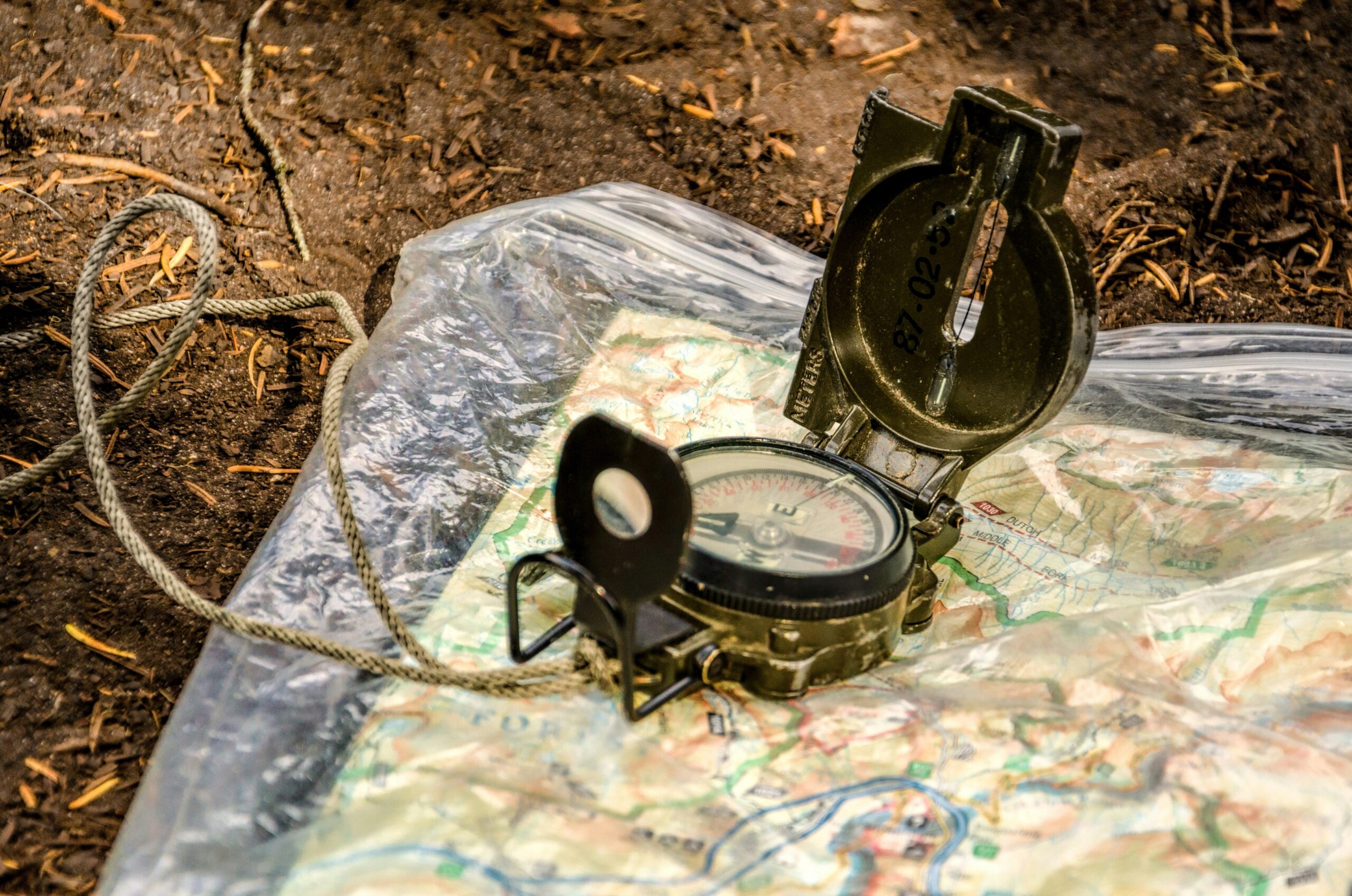 Climbers improvising a rescue with an emergency kit