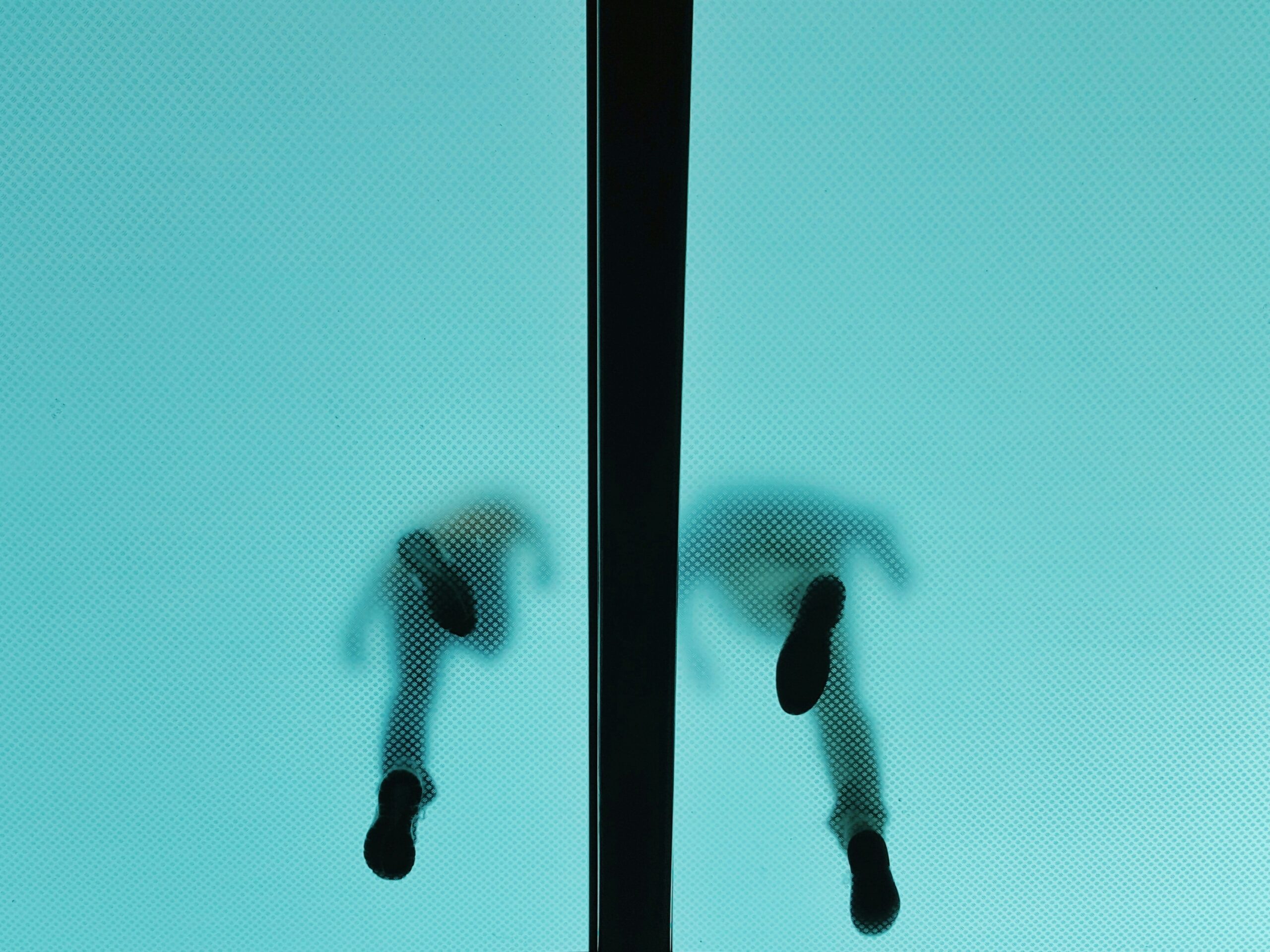 Side-by-side comparison of traditional vs. auto-locking belay devices