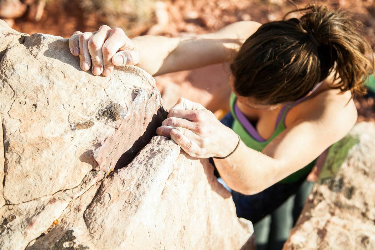 Can You Safely Climb Alone with a Belay Device? The Truth About Solo Toproping