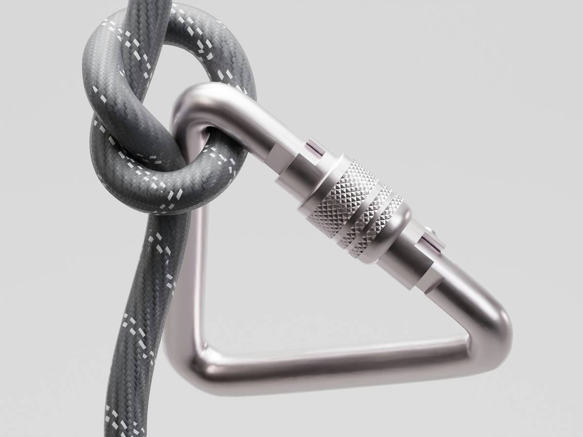 Infographic comparing tube-style vs assisted-braking belay devices showing friction mechanics and UIAA test results